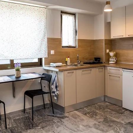 Christos Appartement *